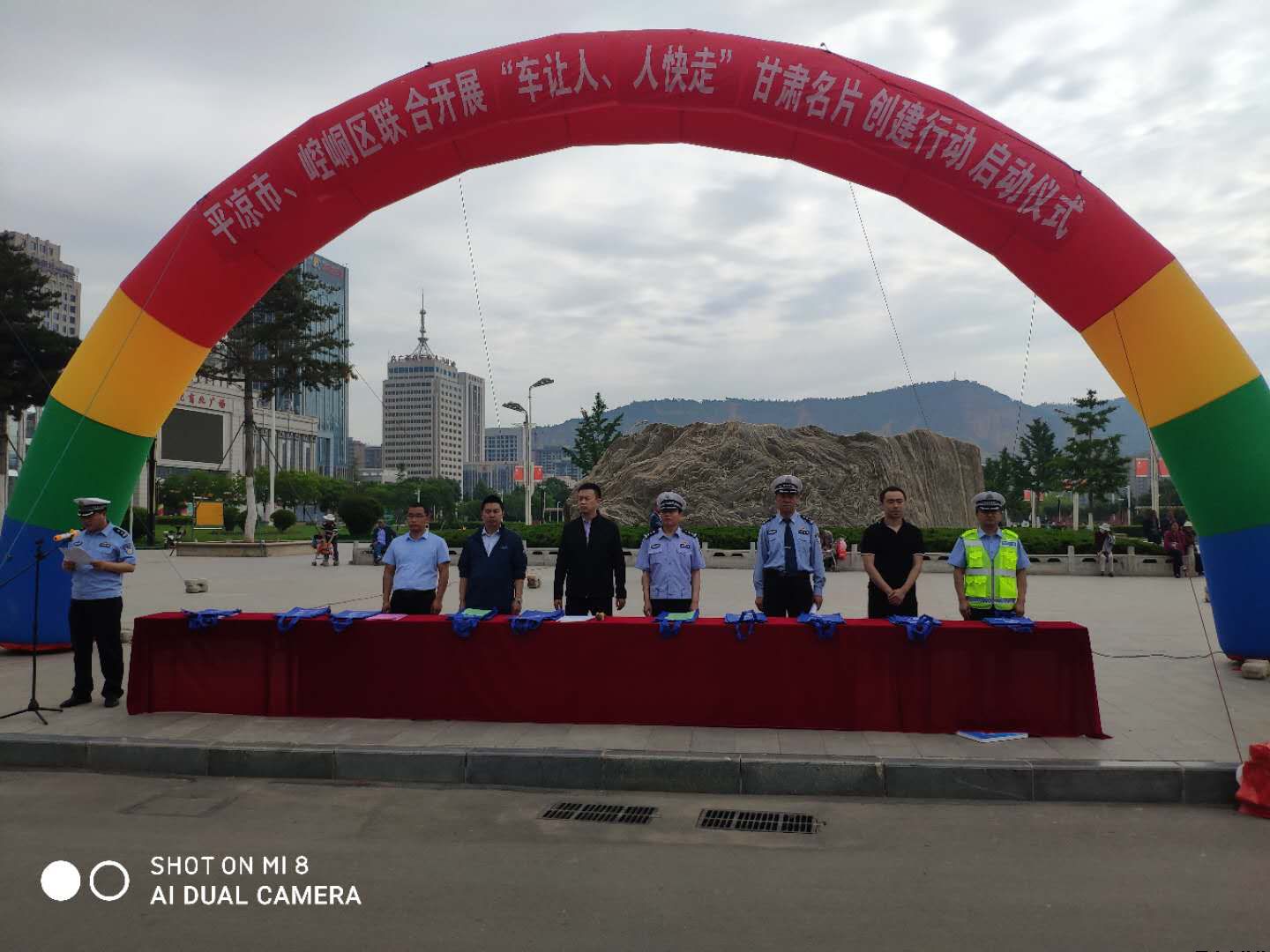 泓源新能源出租汽車(chē)公司參加安全生產(chǎn)宣傳咨詢(xún)活動(dòng)(圖1)