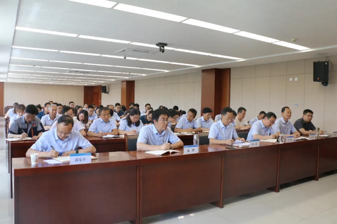 市政府國資委黨委委員、副主任邊疆到泓源公司講黨課(圖3)